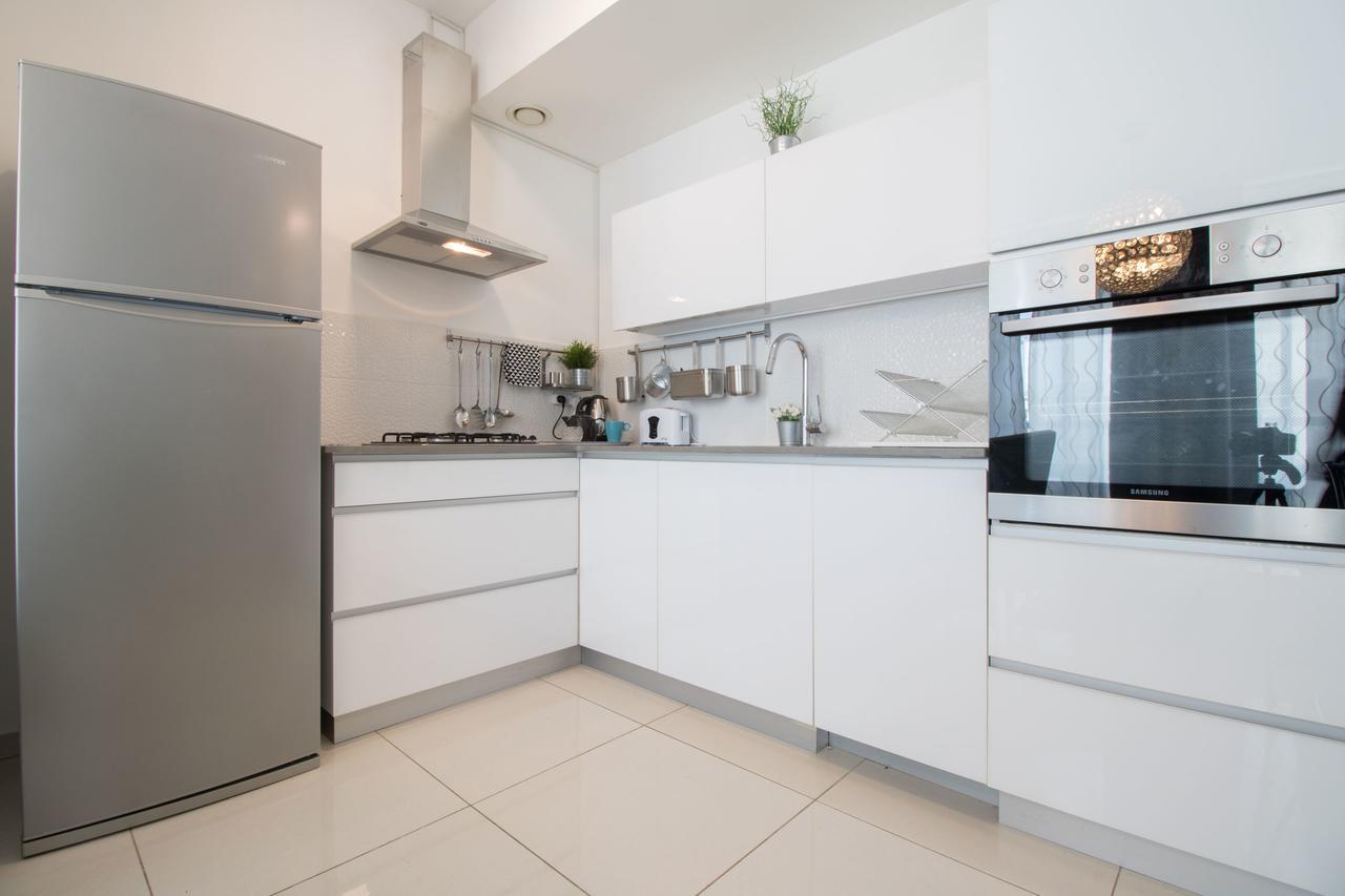 Sweethome26 Luxury Apt Close To The Beach & Free Parking Tel Aviv Bagian luar foto