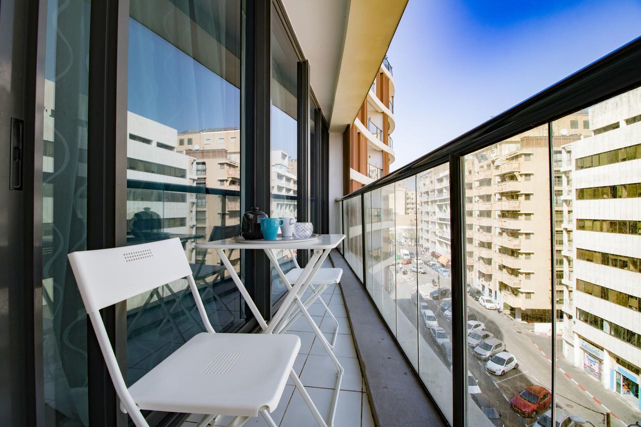 Sweethome26 Luxury Apt Close To The Beach & Free Parking Tel Aviv Bagian luar foto