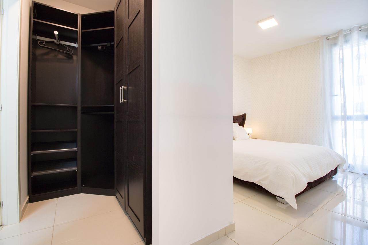 Sweethome26 Luxury Apt Close To The Beach & Free Parking Tel Aviv Bagian luar foto
